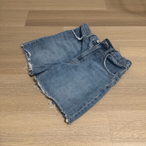 Oak + Fort Frayed Hem Denim Shorts 28 - Picture 6 of 7